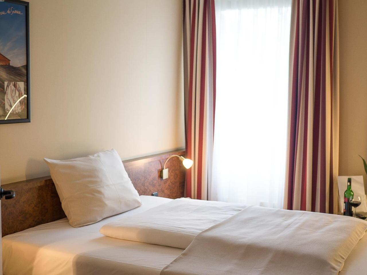 Hotel Primula โทรสดอร์ฟ ภายนอก รูปภาพ
